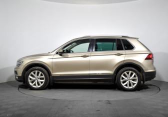 Подержанный автомобиль Volkswagen Tiguan 2018 года (8 фото)