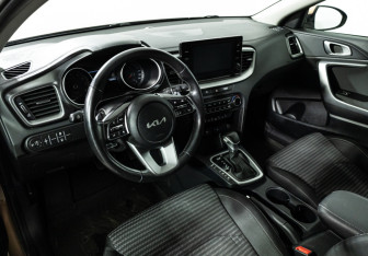 Подержанный автомобиль Kia Ceed Hatchback 2022 года (11 фото)