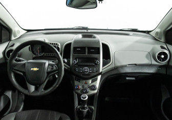 Подержанный автомобиль Chevrolet Aveo Sedan 2014 года (13 фото)