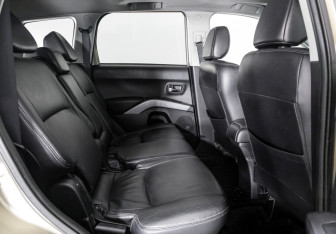 Подержанный автомобиль Mitsubishi Outlander 2007 года (15 фото)