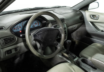 Подержанный автомобиль Mitsubishi Galant Sedan 2003 года (11 фото)