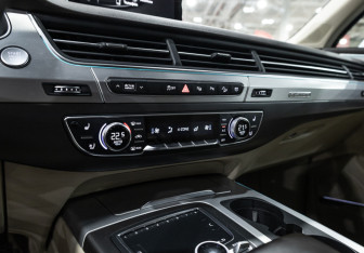 Подержанный автомобиль Audi Q7 2018 года (24 фото)