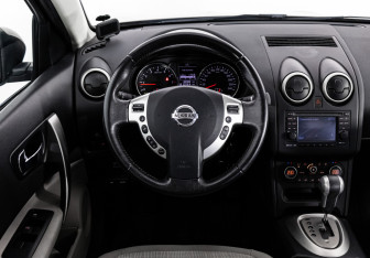 Подержанный автомобиль Nissan Qashqai 2011 года (12 фото)