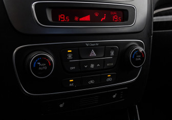Подержанный автомобиль Kia Sorento 2013 года (14 фото)
