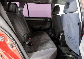 Подержанный автомобиль Mitsubishi Lancer Wagon 2004 года (15 фото)