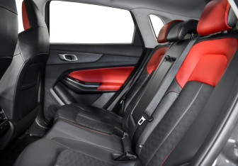 Подержанный автомобиль Changan UNI-S 2024 года (12 фото)