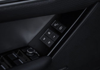 Подержанный автомобиль Land Rover Range Rover Velar 2019 года (28 фото)