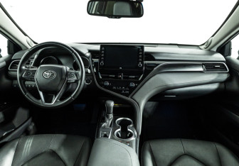 Подержанный автомобиль Toyota Camry Sedan 2021 года (13 фото)
