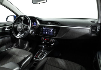Подержанный автомобиль Kia Rio Sedan 2021 года (9 фото)