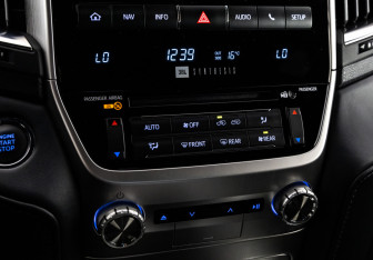Подержанный автомобиль Toyota Land Cruiser Suv 2020 года (17 фото)