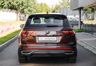 Подержанный автомобиль Volkswagen Tiguan 2021 года (7 фото)