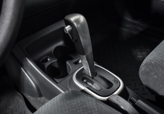 Подержанный автомобиль Nissan Tiida Hatchback 2012 года (11 фото)
