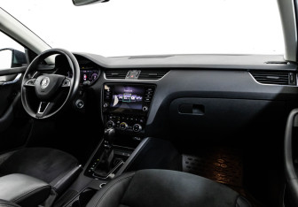 Подержанный автомобиль Skoda Octavia Liftback 2019 года (9 фото)