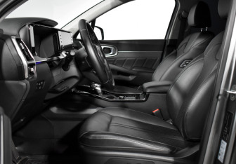 Подержанный автомобиль Kia Sorento 2022 года (10 фото)