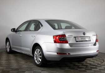 Подержанный автомобиль Skoda Octavia Liftback 2013 года (7 фото)