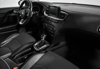 Подержанный автомобиль Kia Ceed Wagon 2019 года (13 фото)