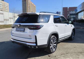 Подержанный автомобиль Changan CS95 2023 года (4 фото)