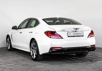 Подержанный автомобиль Genesis G70 2018 года (9 фото)