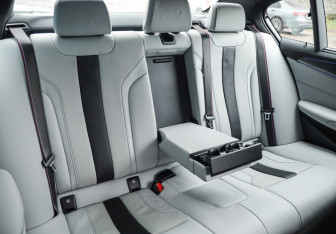 Подержанный автомобиль BMW M5 Sedan 2022 года (33 фото)