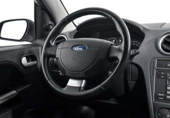 Подержанный автомобиль Ford Fusion 2008 года (14 фото)