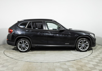 Подержанный автомобиль BMW X1 2013 года (4 фото)
