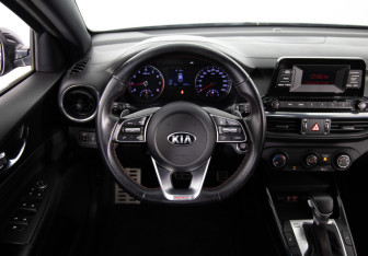 Подержанный автомобиль Kia K3 Hatchback 2021 года (10 фото)