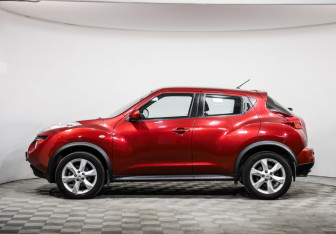 Подержанный автомобиль Nissan Juke 2012 года (8 фото)