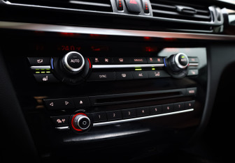 Подержанный автомобиль BMW X5 2018 года (19 фото)