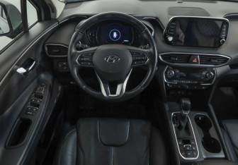 Подержанный автомобиль Hyundai Santa Fe 2019 года (9 фото)