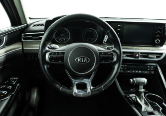 Подержанный автомобиль Kia K5 2021 года (16 фото)