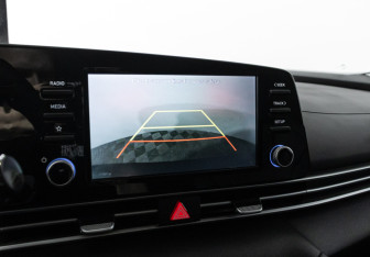 Подержанный автомобиль Hyundai Elantra Sedan 2023 года (15 фото)