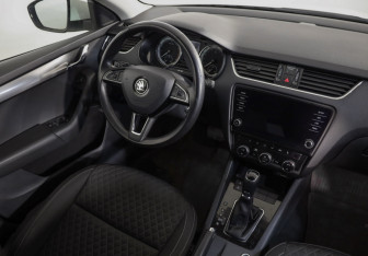 Подержанный автомобиль Skoda Octavia Liftback 2018 года (8 фото)