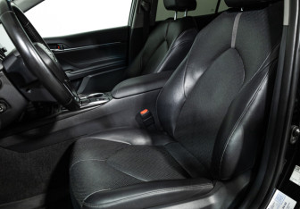 Подержанный автомобиль Toyota Camry Sedan 2021 года (26 фото)