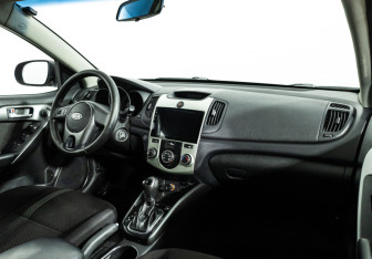 Подержанный автомобиль Kia Cerato Sedan 2011 года (9 фото)