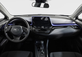 Подержанный автомобиль Toyota C-HR 2024 года (10 фото)