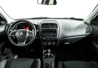 Подержанный автомобиль Mitsubishi ASX 2014 года (13 фото)