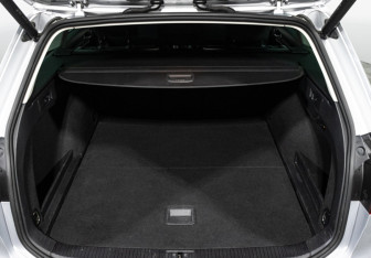 Подержанный автомобиль Volkswagen Passat Wagon 2017 года (21 фото)