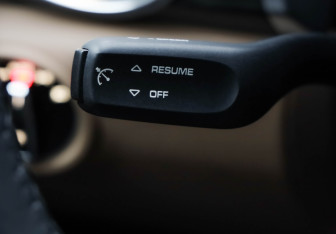 Подержанный автомобиль Porsche Cayenne 2014 года (15 фото)