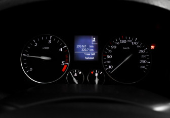 Подержанный автомобиль Renault Laguna Wagon 2009 года (17 фото)