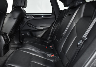 Подержанный автомобиль Porsche Macan 2015 года (13 фото)