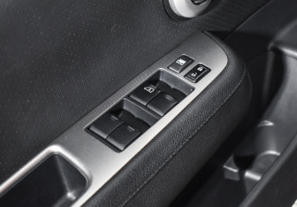Подержанный автомобиль Nissan Tiida Hatchback 2011 года (10 фото)