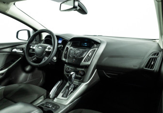 Подержанный автомобиль Ford Focus Hatchback 2012 года (9 фото)