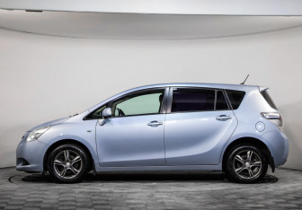Подержанный автомобиль Toyota Verso 2010 года (7 фото)