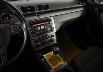 Подержанный автомобиль Volkswagen Passat Sedan 2012 года (17 фото)