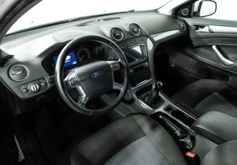 Подержанный автомобиль Ford Mondeo Sedan 2011 года (11 фото)