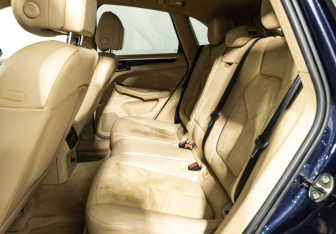 Подержанный автомобиль Porsche Macan 2015 года (10 фото)