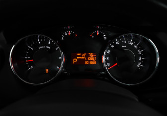 Подержанный автомобиль Peugeot 3008 2012 года (16 фото)