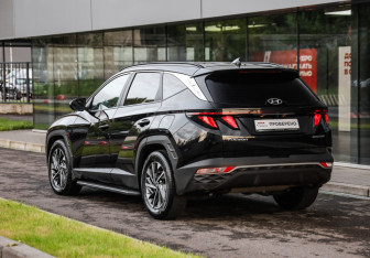 Подержанный автомобиль Hyundai Tucson 2022 года (8 фото)
