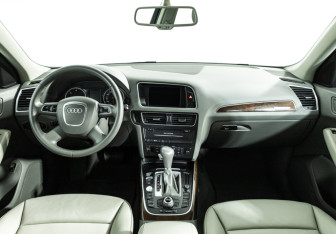 Подержанный автомобиль Audi Q5 2011 года (13 фото)