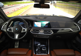 Подержанный автомобиль BMW X5 2019 года (13 фото)